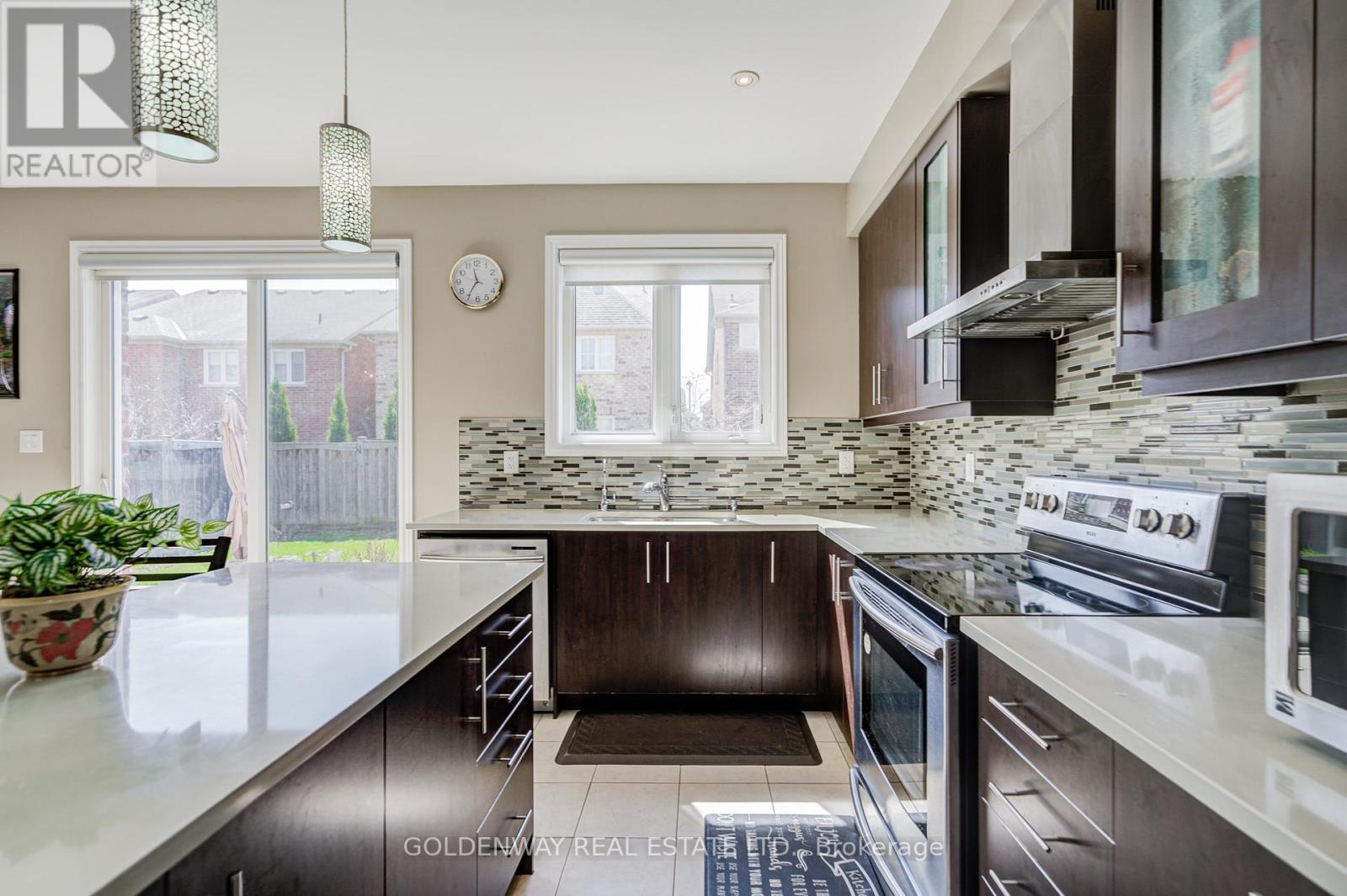 9 DUKE OF CORNWALL DRIVE - 17