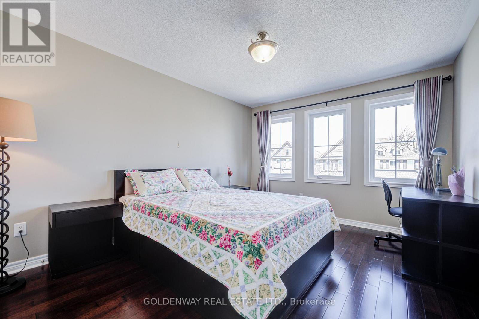 9 DUKE OF CORNWALL DRIVE - 23