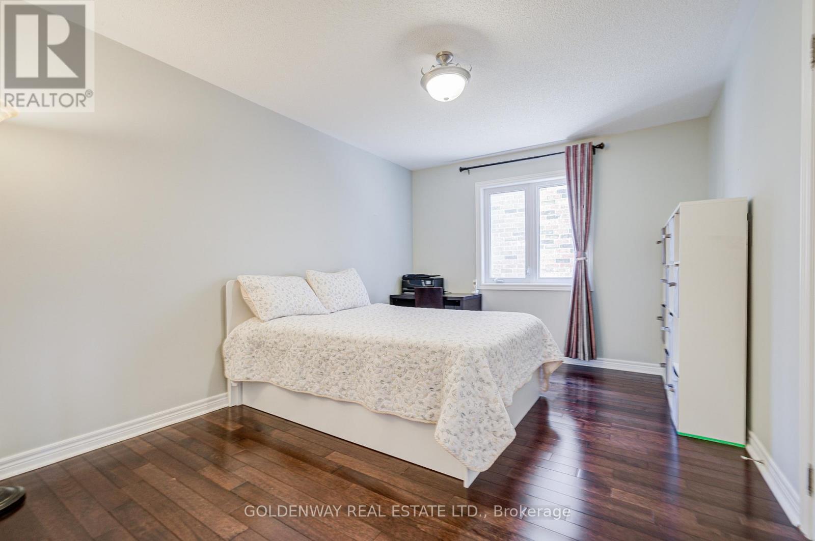 9 DUKE OF CORNWALL DRIVE - 26