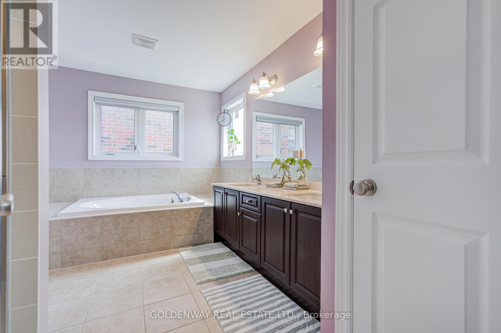 9 DUKE OF CORNWALL DRIVE - 35