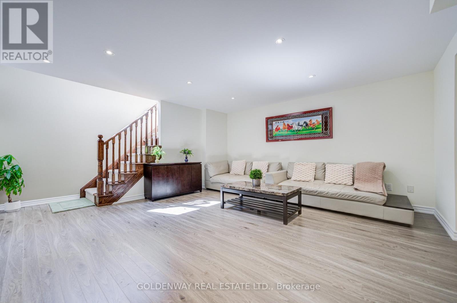 9 DUKE OF CORNWALL DRIVE - 40