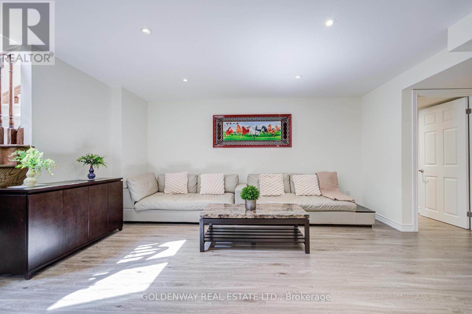 9 DUKE OF CORNWALL DRIVE - 41
