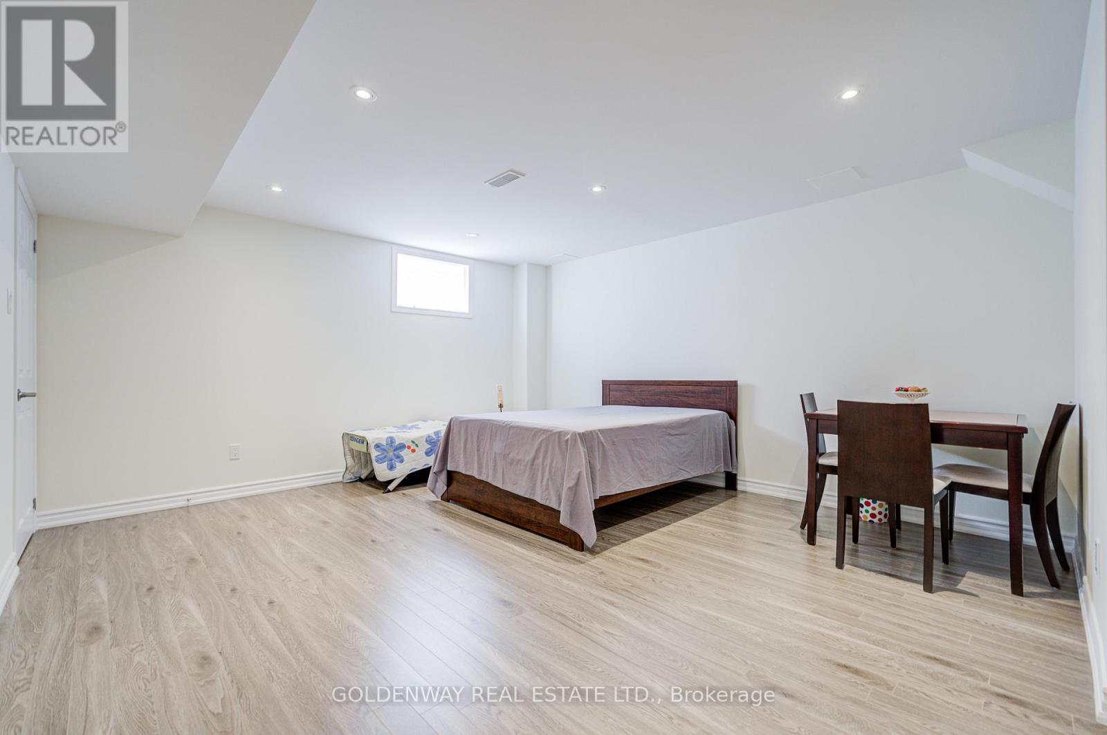 9 DUKE OF CORNWALL DRIVE - 43