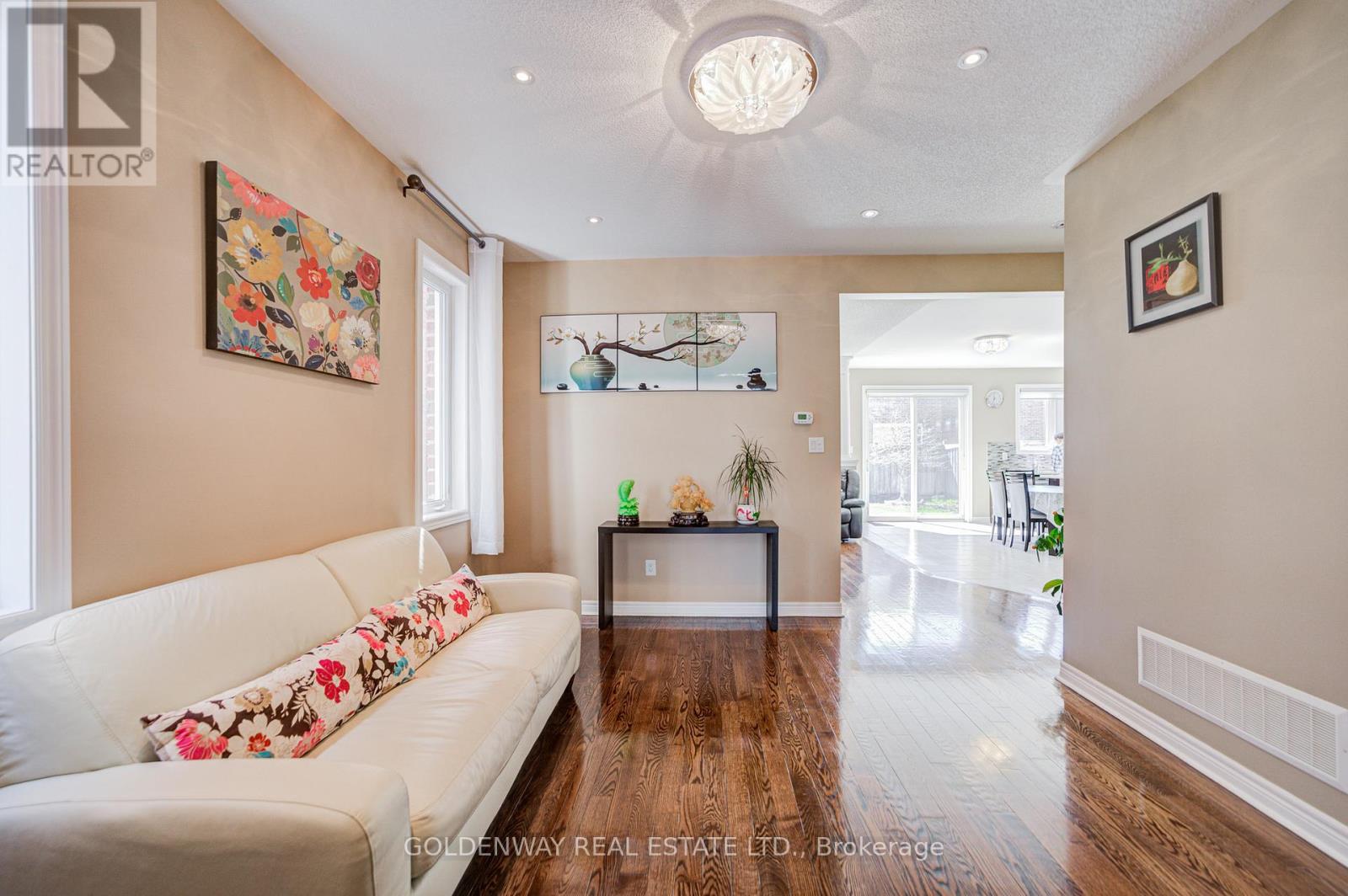 9 DUKE OF CORNWALL DRIVE - 9