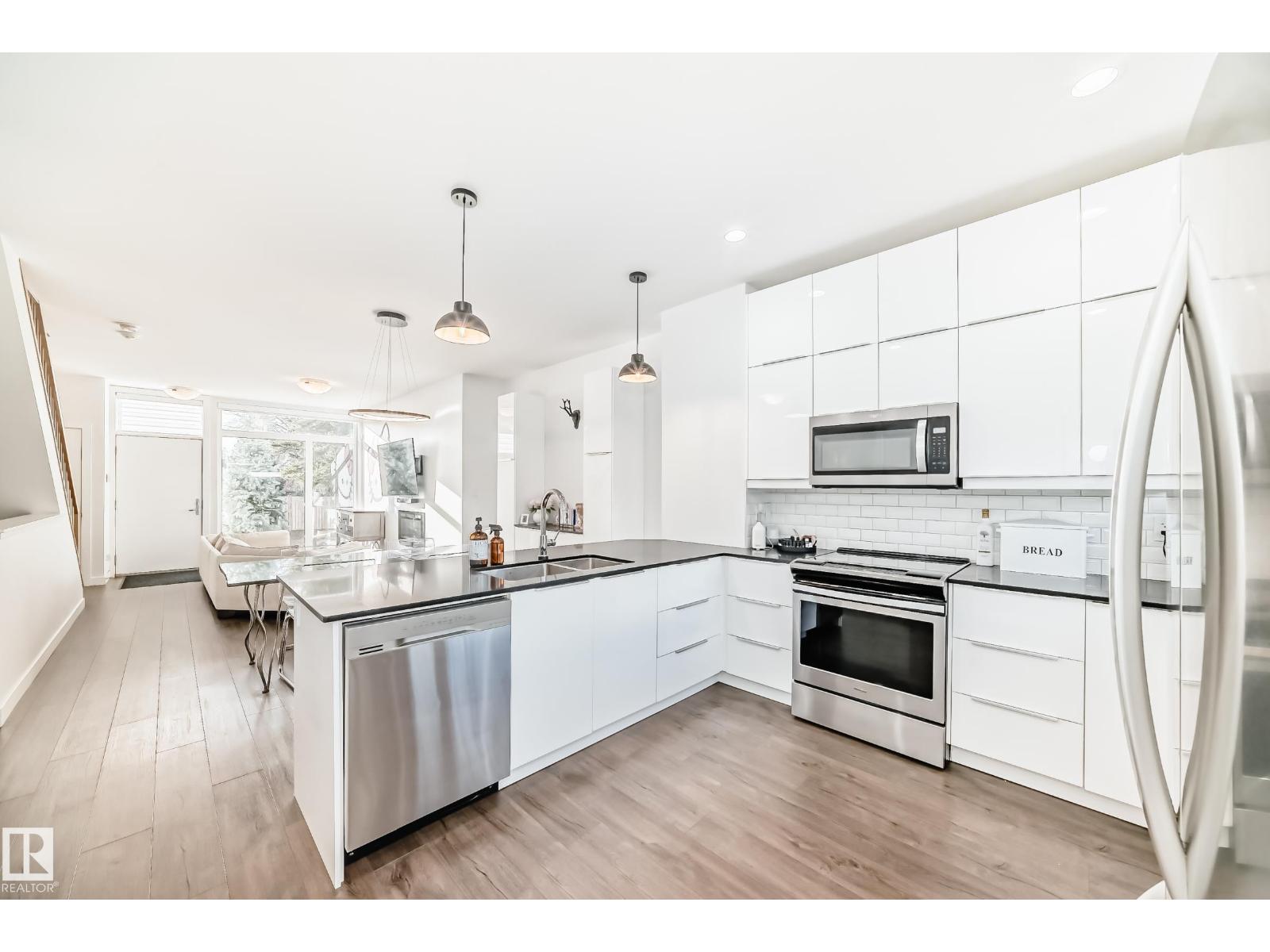 14812 98 AV NW - 9