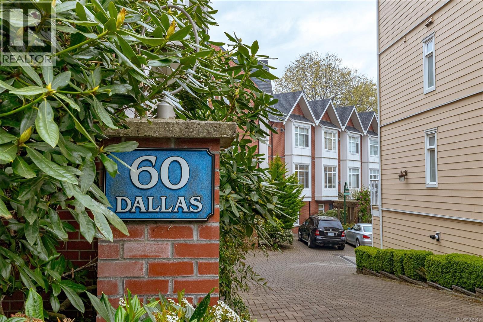 #36 60 Dallas Rd - 1