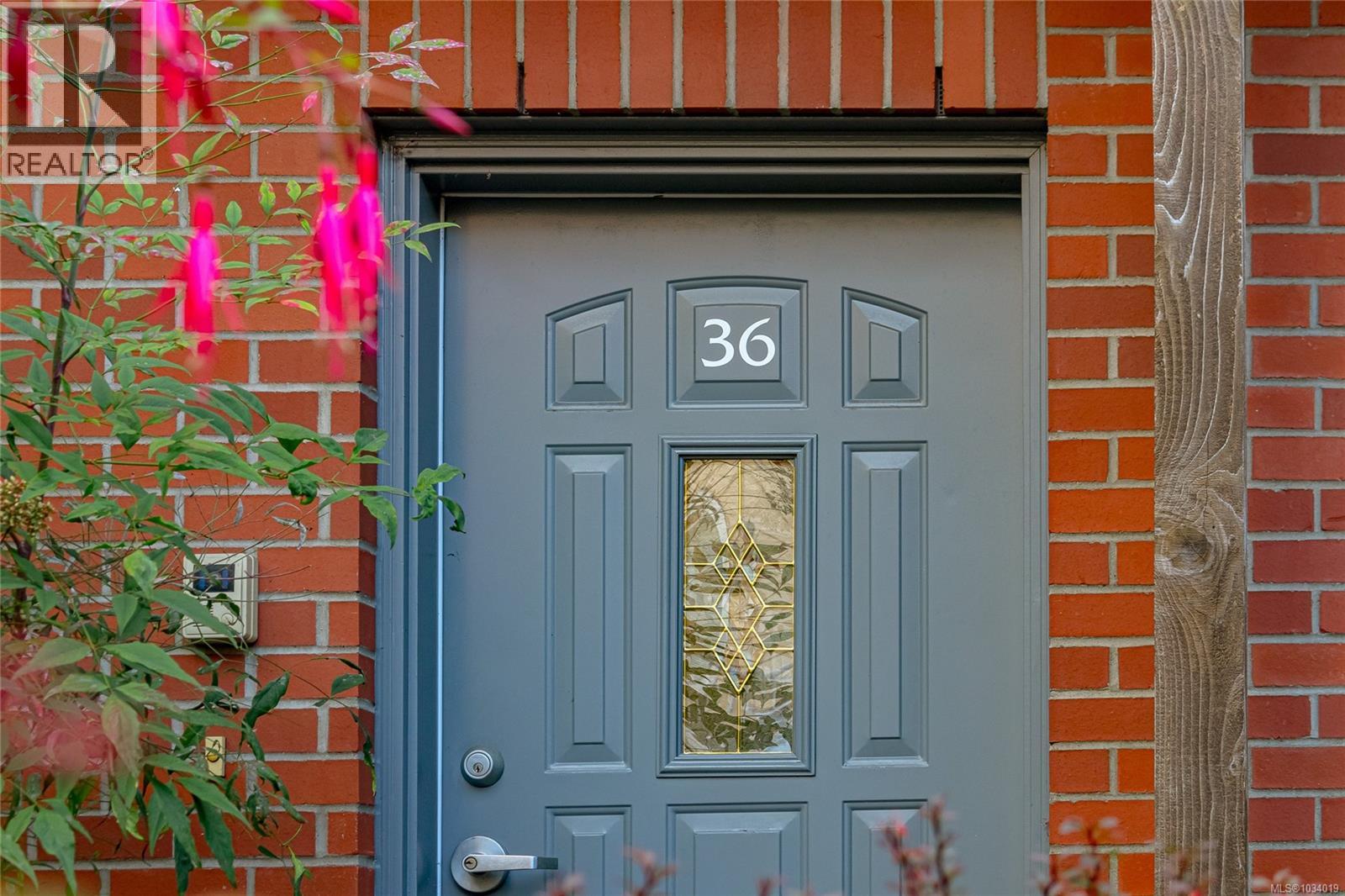 #36 60 Dallas Rd - 6