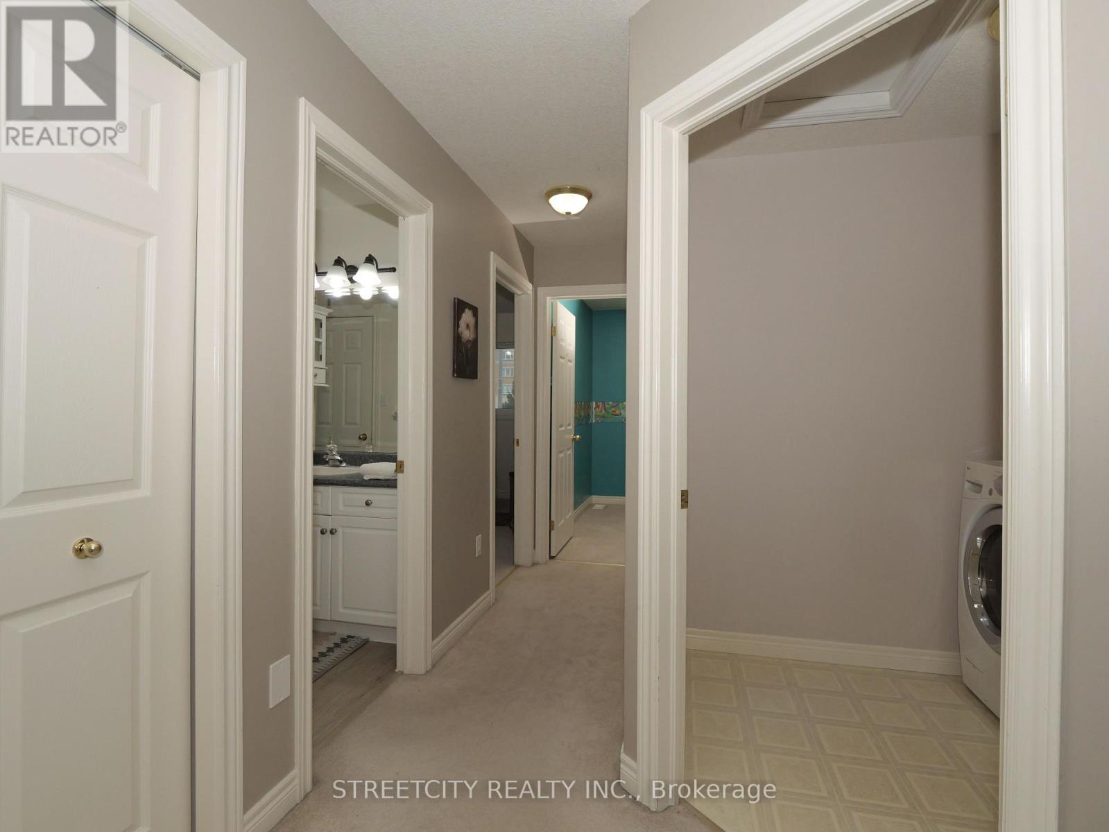 97 GREGORY CRESCENT - 32