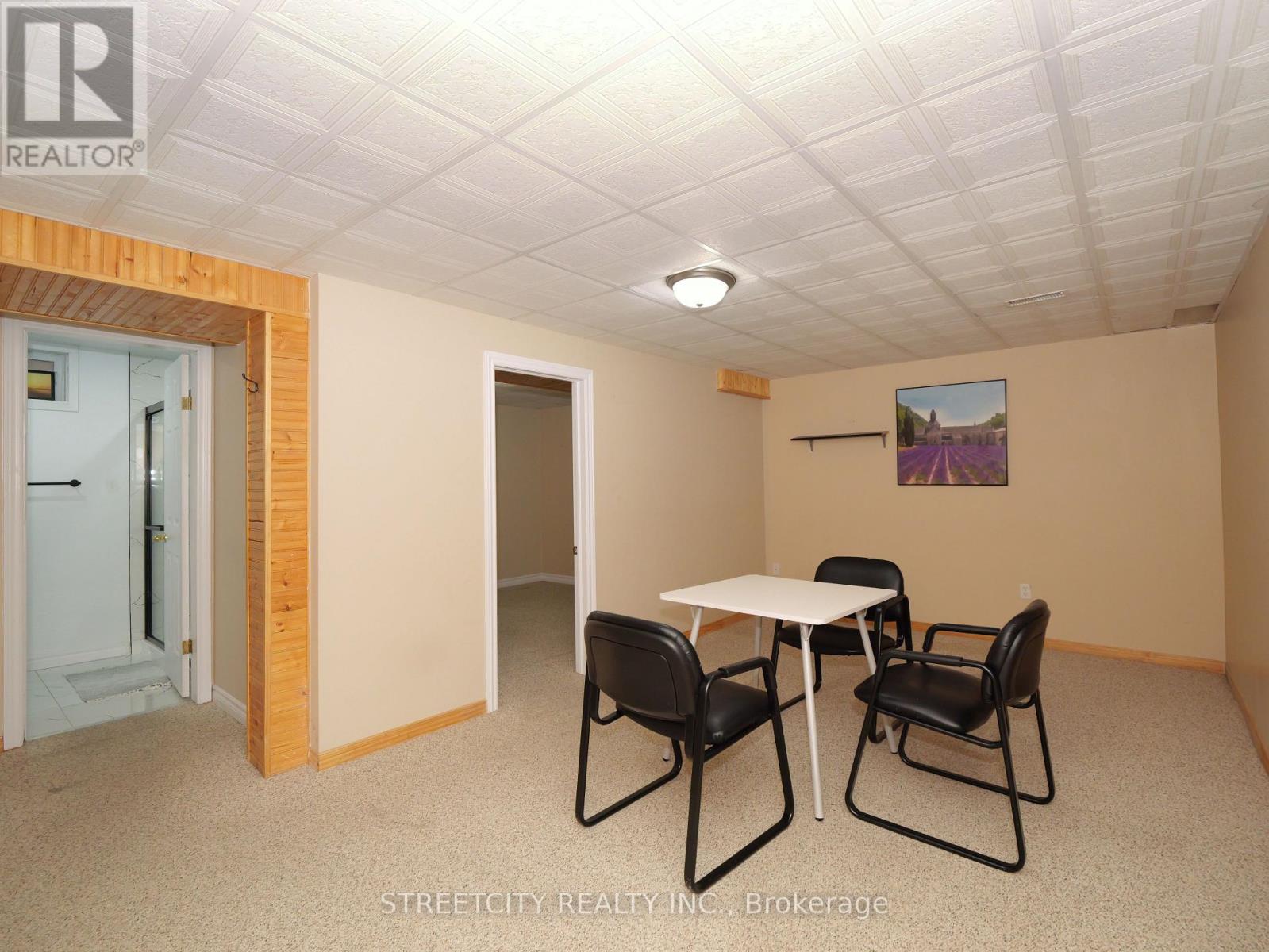 97 GREGORY CRESCENT - 34