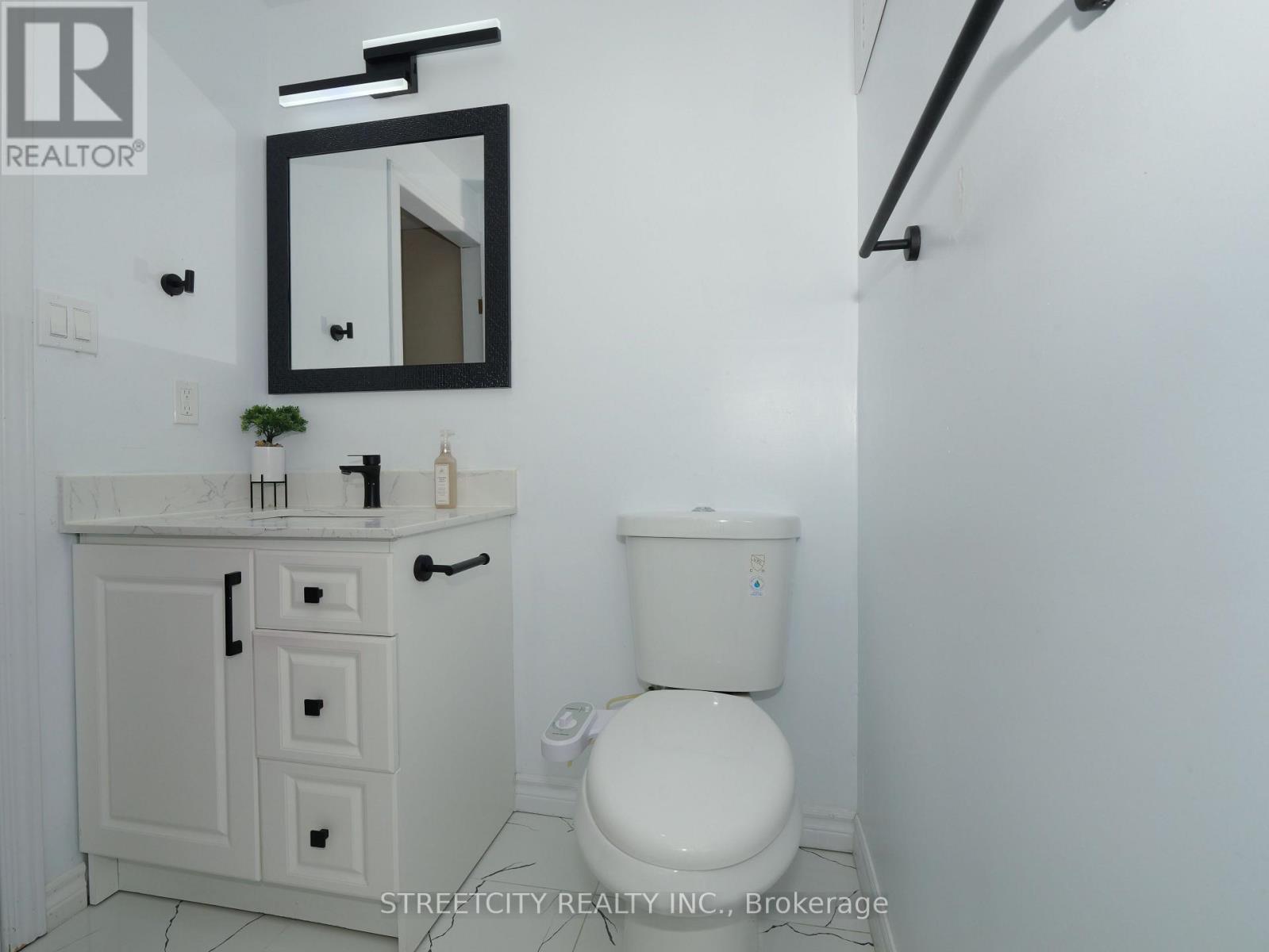 97 GREGORY CRESCENT - 37