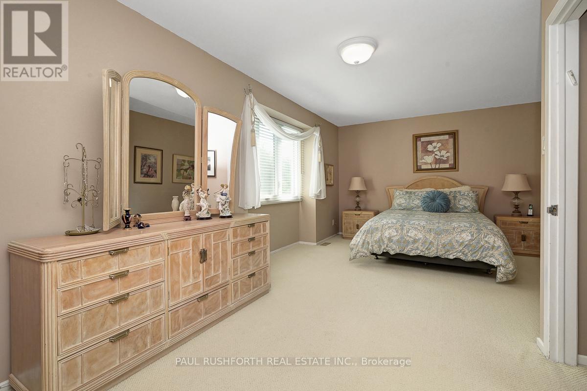 10 COSBURN AVENUE - 18