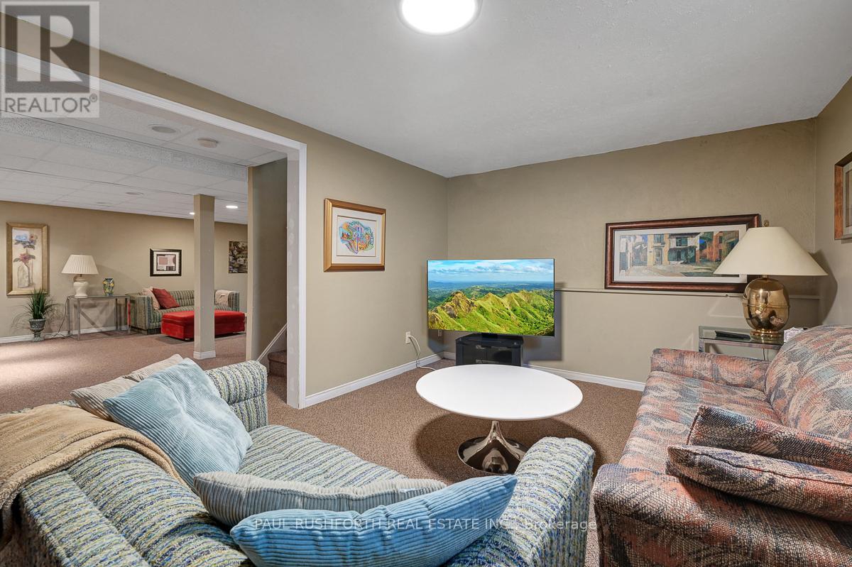 10 COSBURN AVENUE - 27