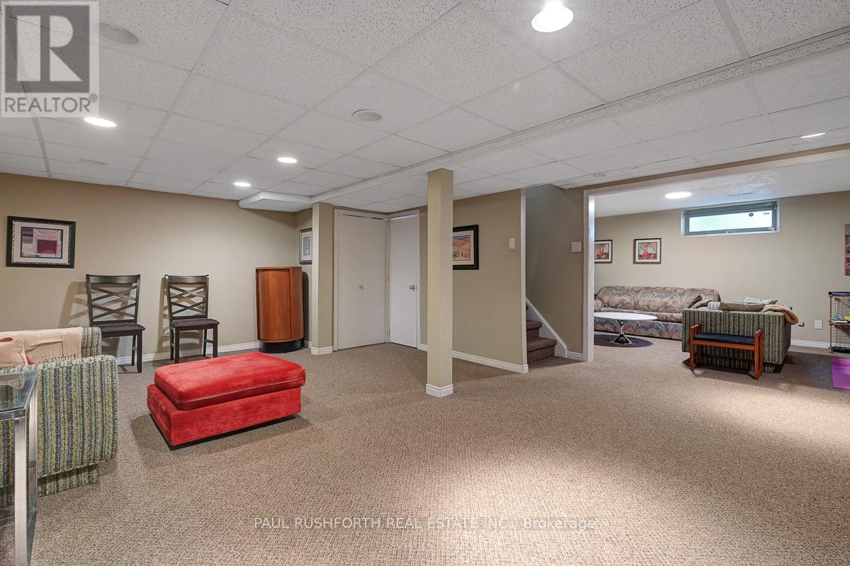 10 COSBURN AVENUE - 29