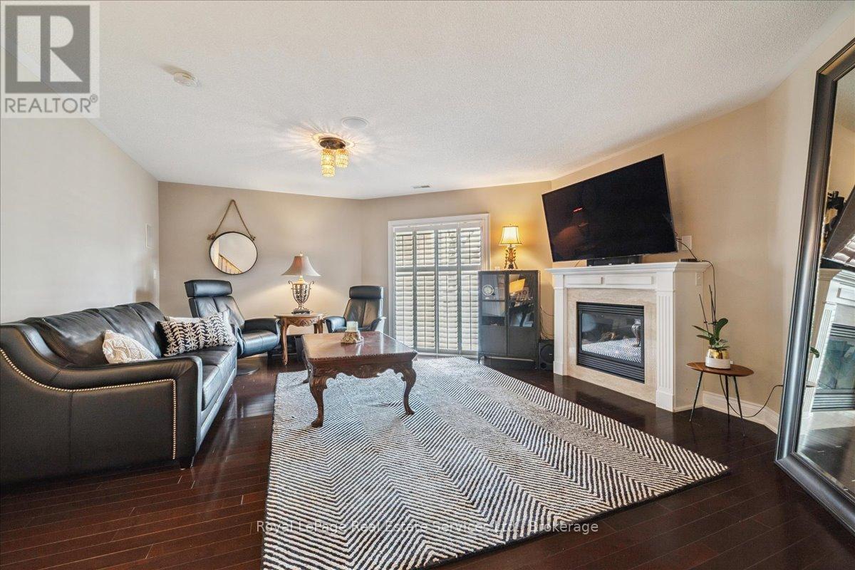 #3 120 BRONTE ROAD - 43