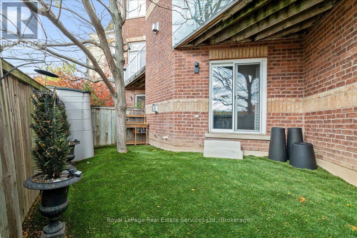#3 120 BRONTE ROAD - 44