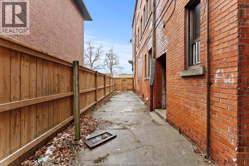 581 CATARAQUI STREET, Windsor, Ontario, N9A3P2 — Photo 33