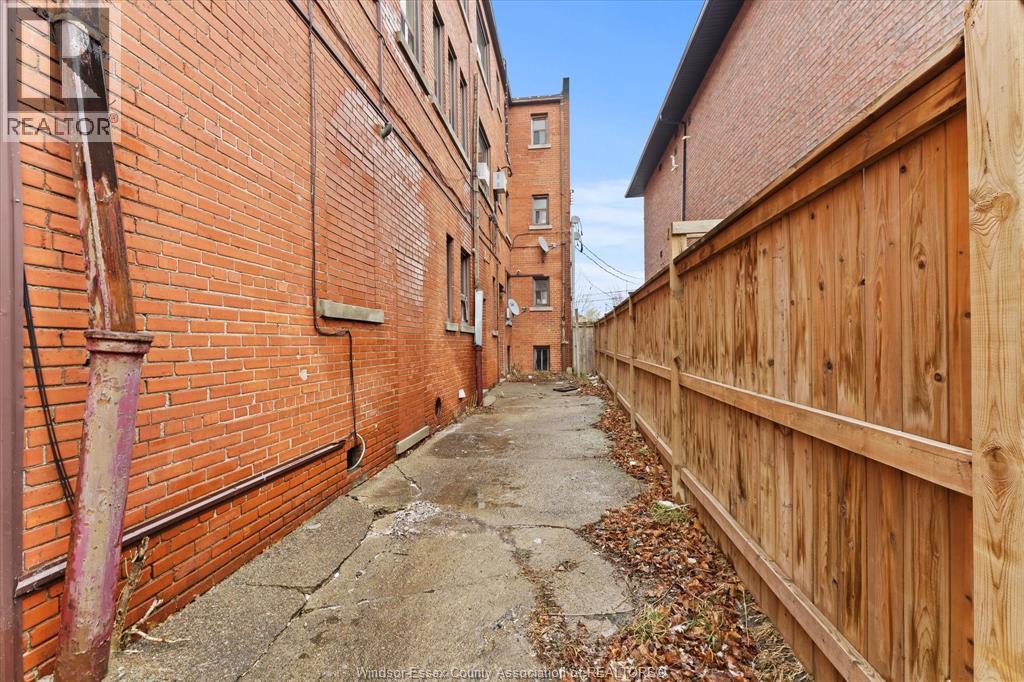 581 CATARAQUI STREET, Windsor, Ontario, N9A3P2 — Photo 34