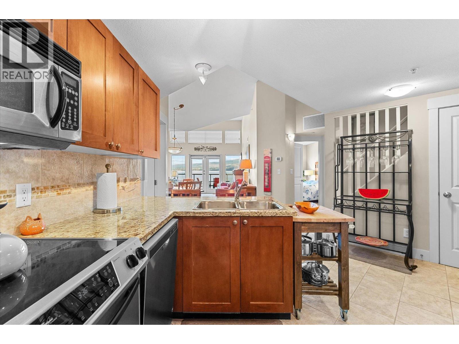 #421 4205 Gellatly Road - 6