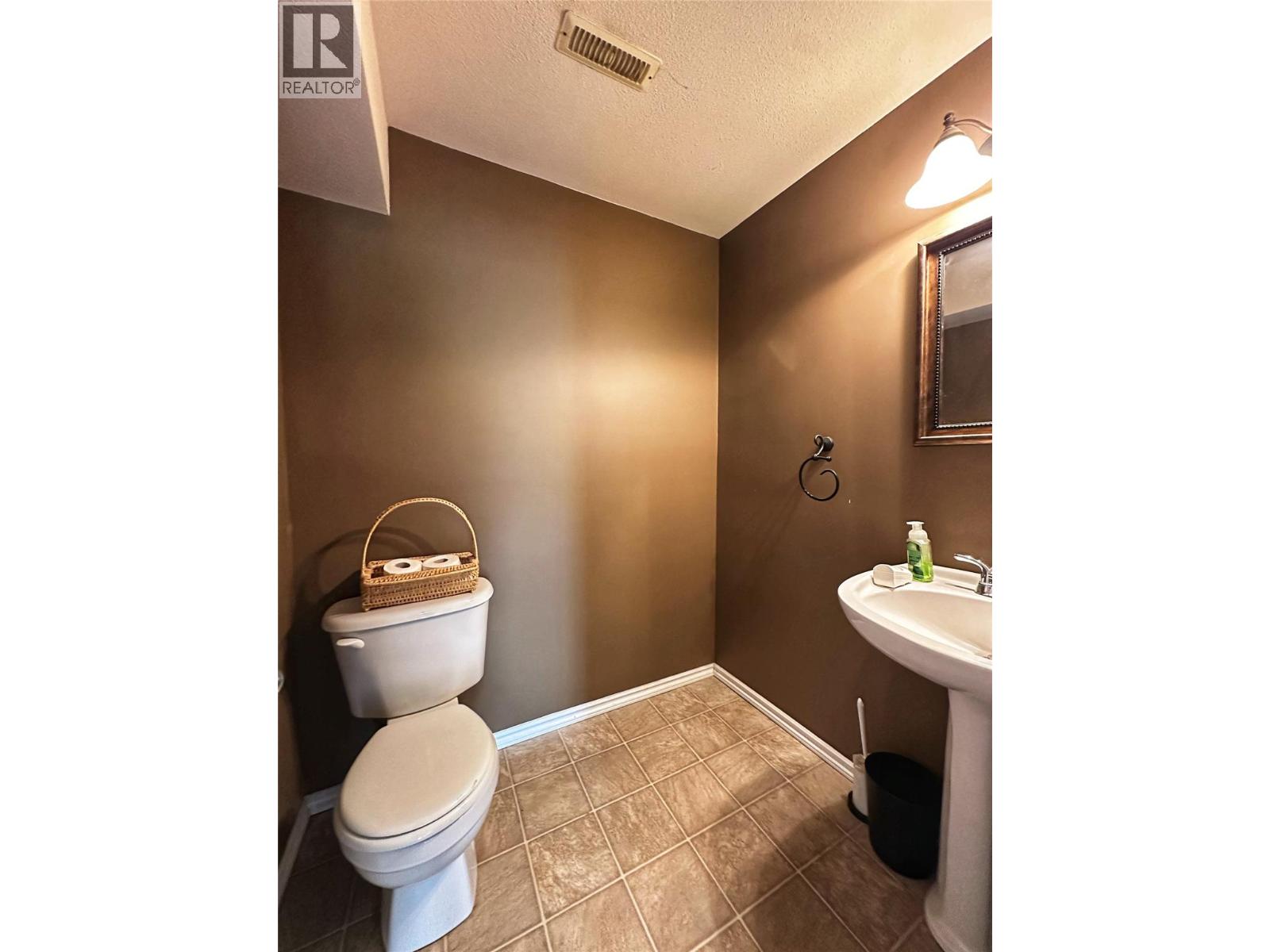 5 5901 Heritage Drive, Vernon
