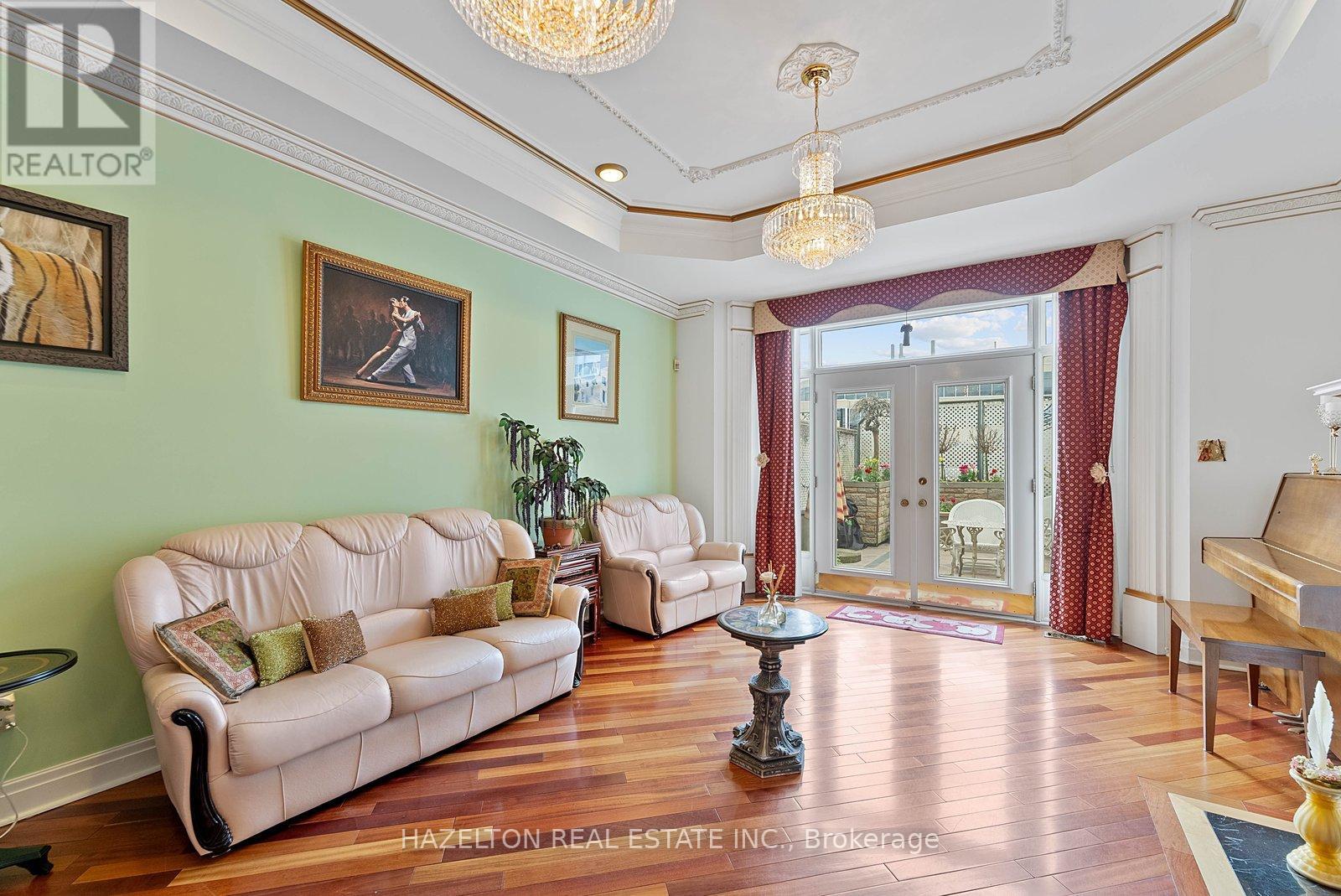 220 WALMER ROAD - 11
