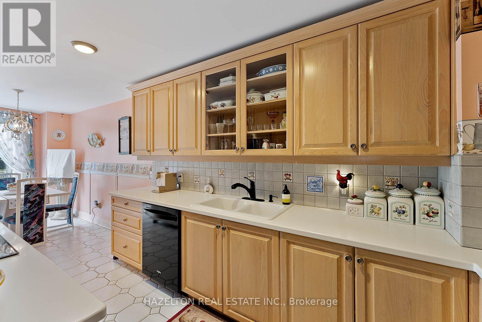 220 WALMER ROAD - 17