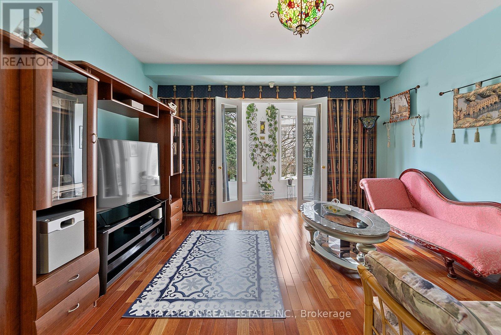 220 WALMER ROAD - 24