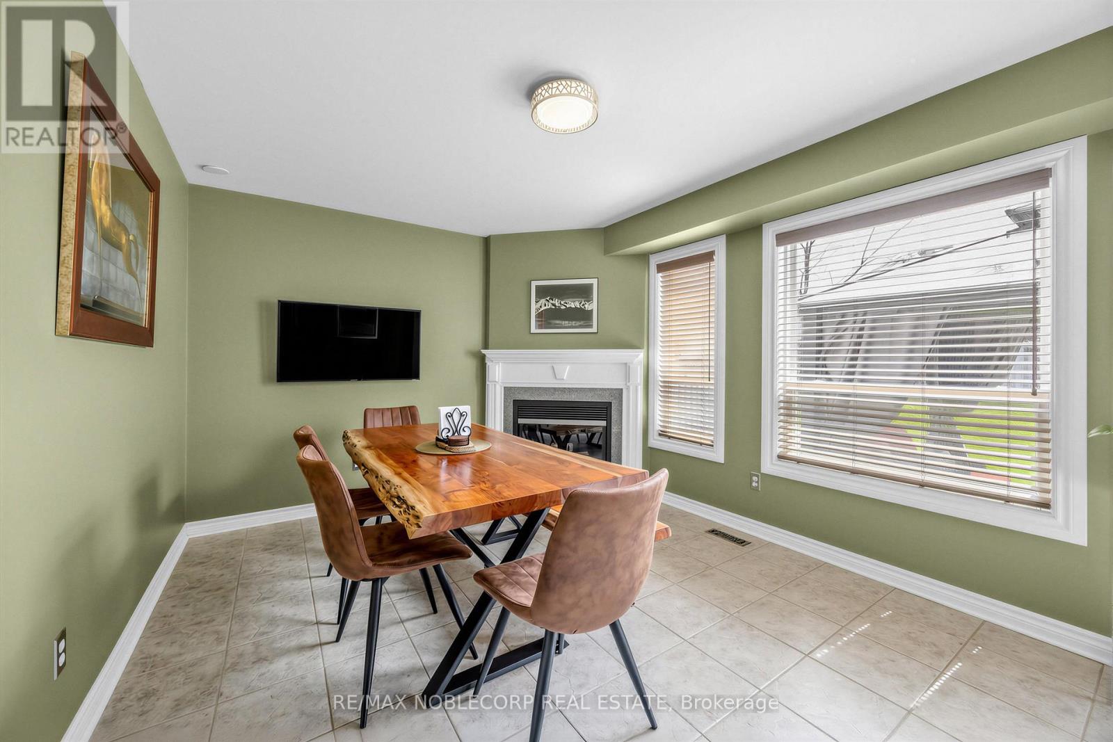 61 WOODHAVEN CRESCENT - 12