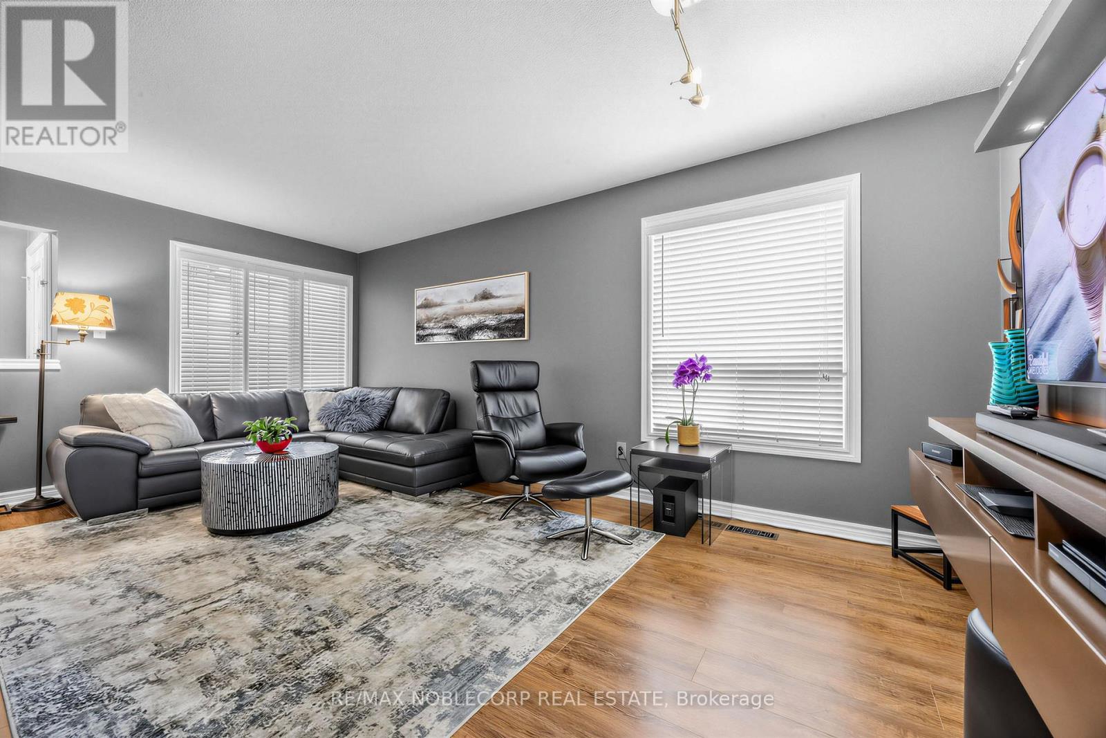 61 WOODHAVEN CRESCENT - 4