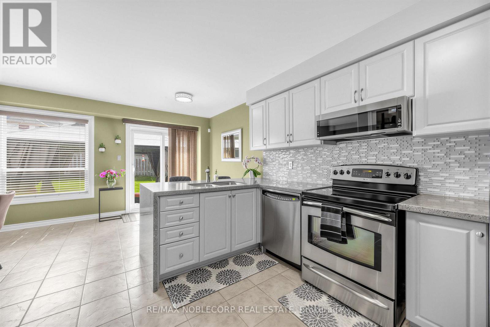 61 WOODHAVEN CRESCENT - 6