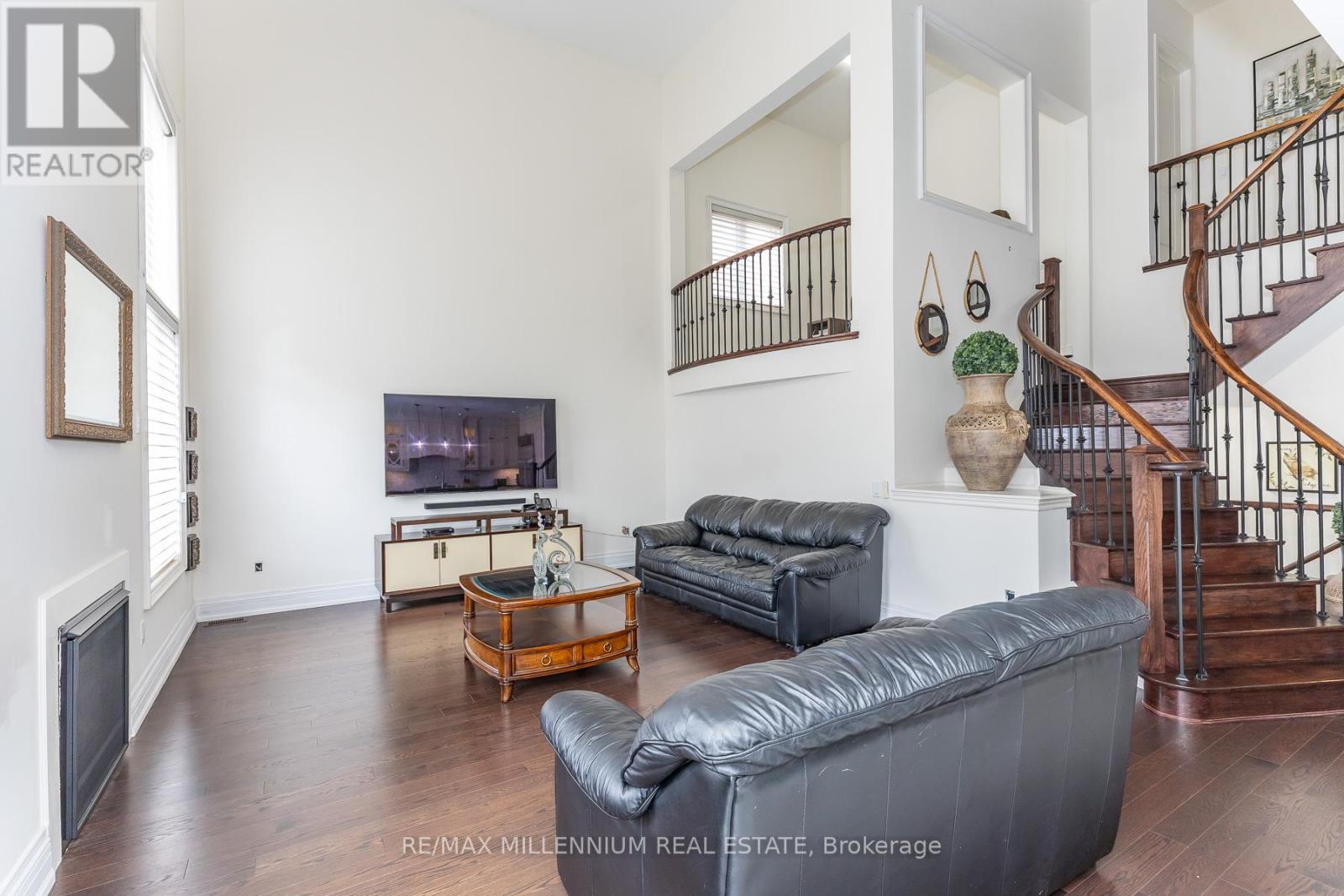 11 ALGOMA DRIVE - 33