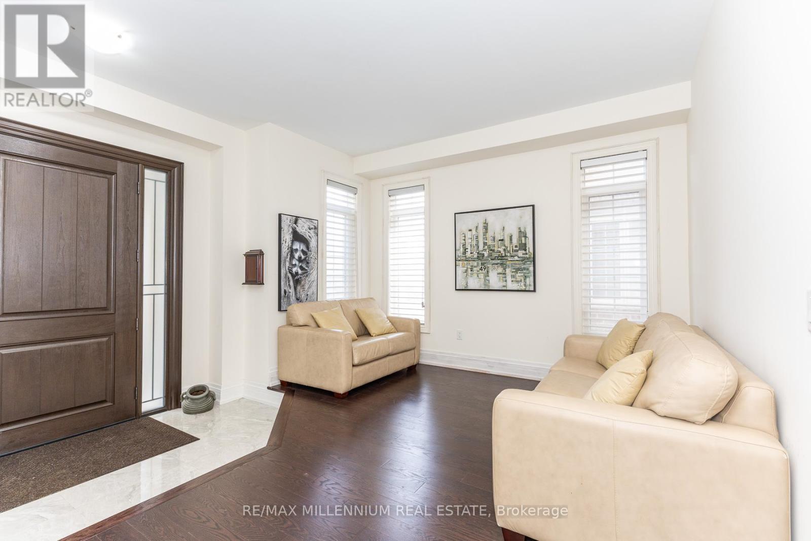 11 ALGOMA DRIVE - 6