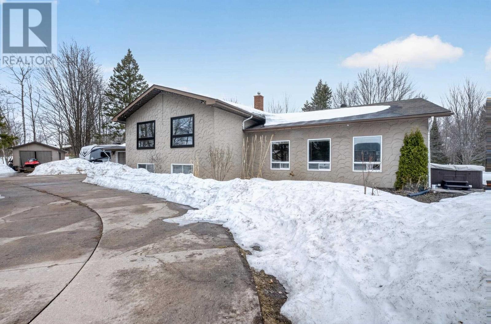 48 Palomino DR, Sault Ste. Marie, Ontario, P6A6K4 — Photo 2
