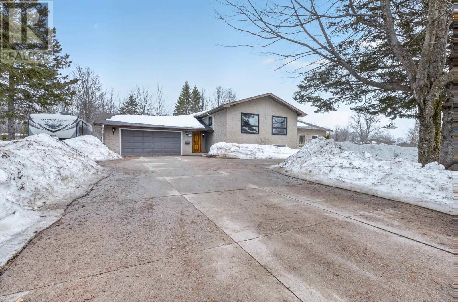 48 Palomino DR, Sault Ste. Marie, Ontario, P6A6K4 — Photo 3