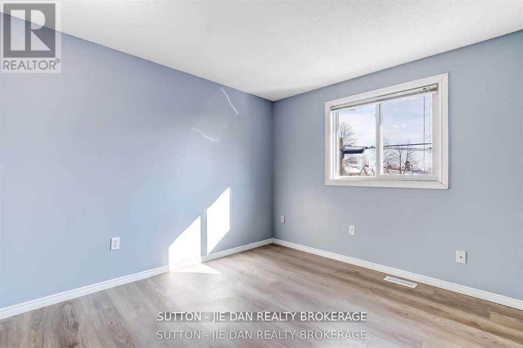 #63 70 CHAPMAN COURT - 12