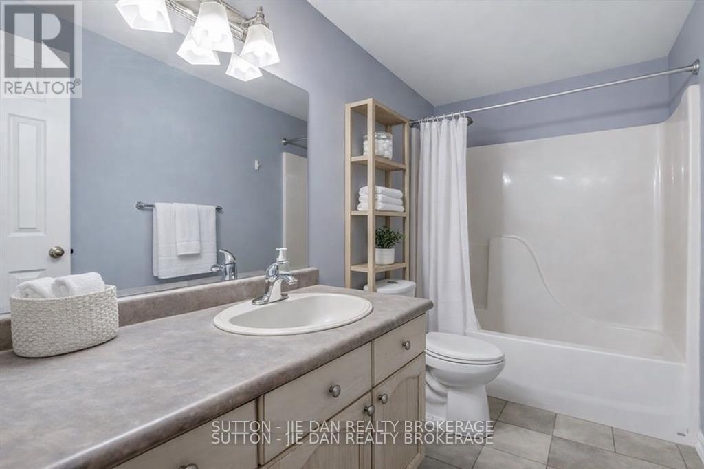 #63 70 CHAPMAN COURT - 13