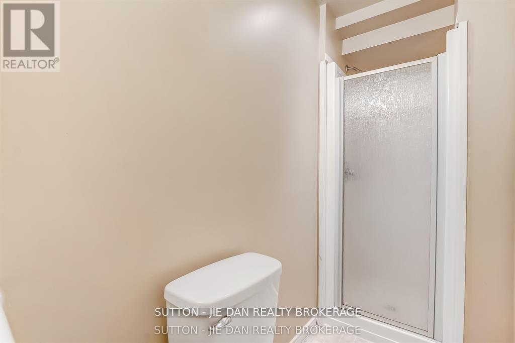 #63 70 CHAPMAN COURT - 17