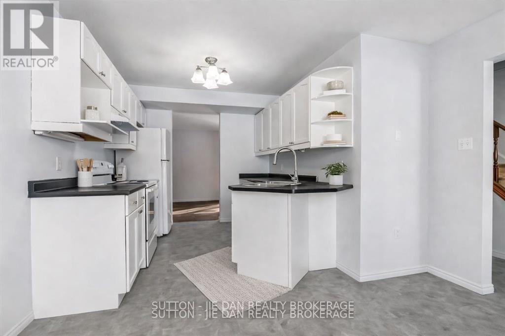 #63 70 CHAPMAN COURT - 4