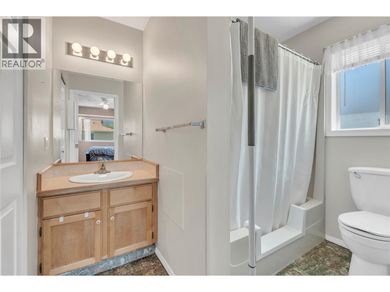 12606 Temple Court Unit# 4, Summerland