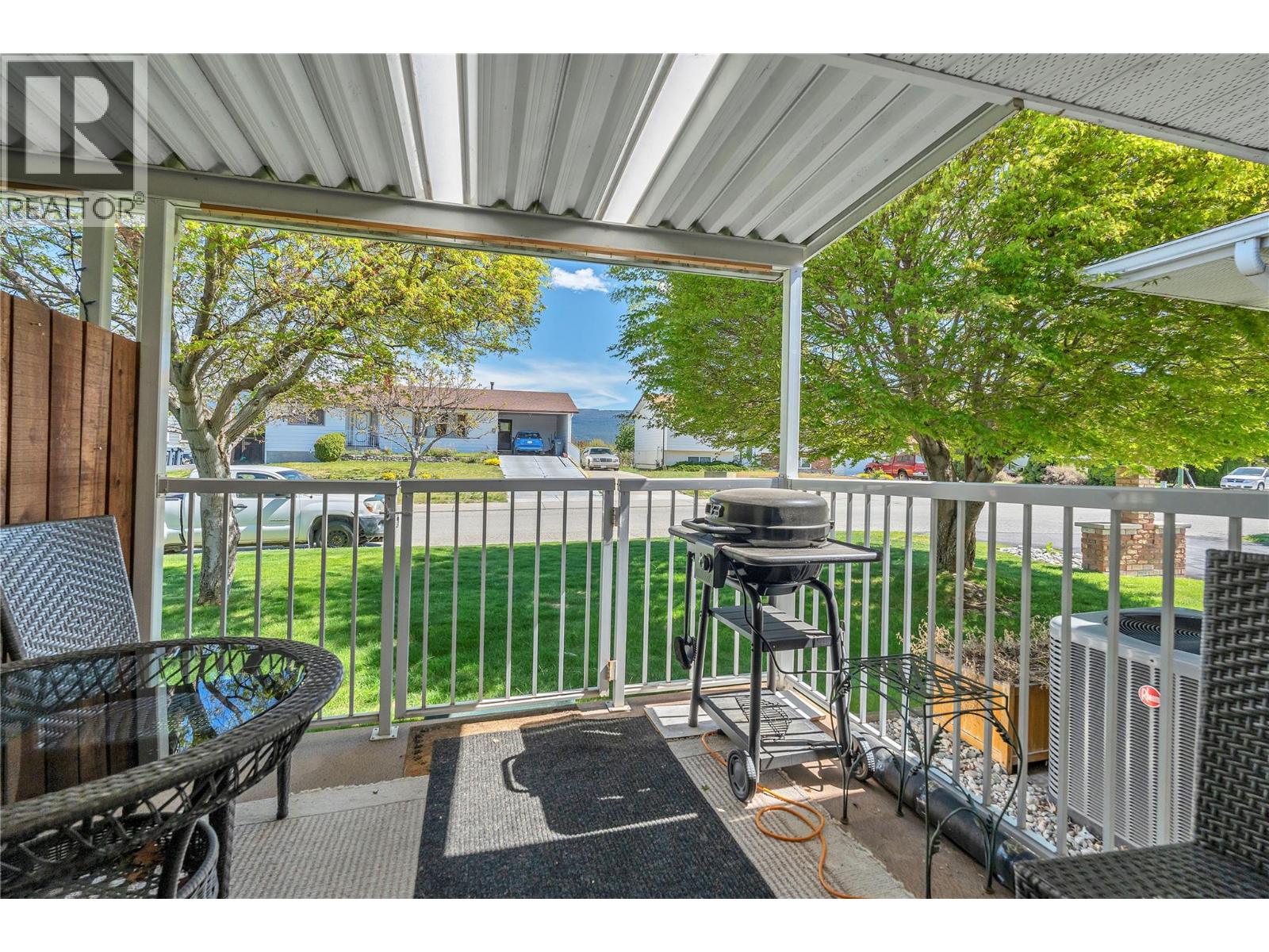 12606 Temple Court Unit# 4, Summerland