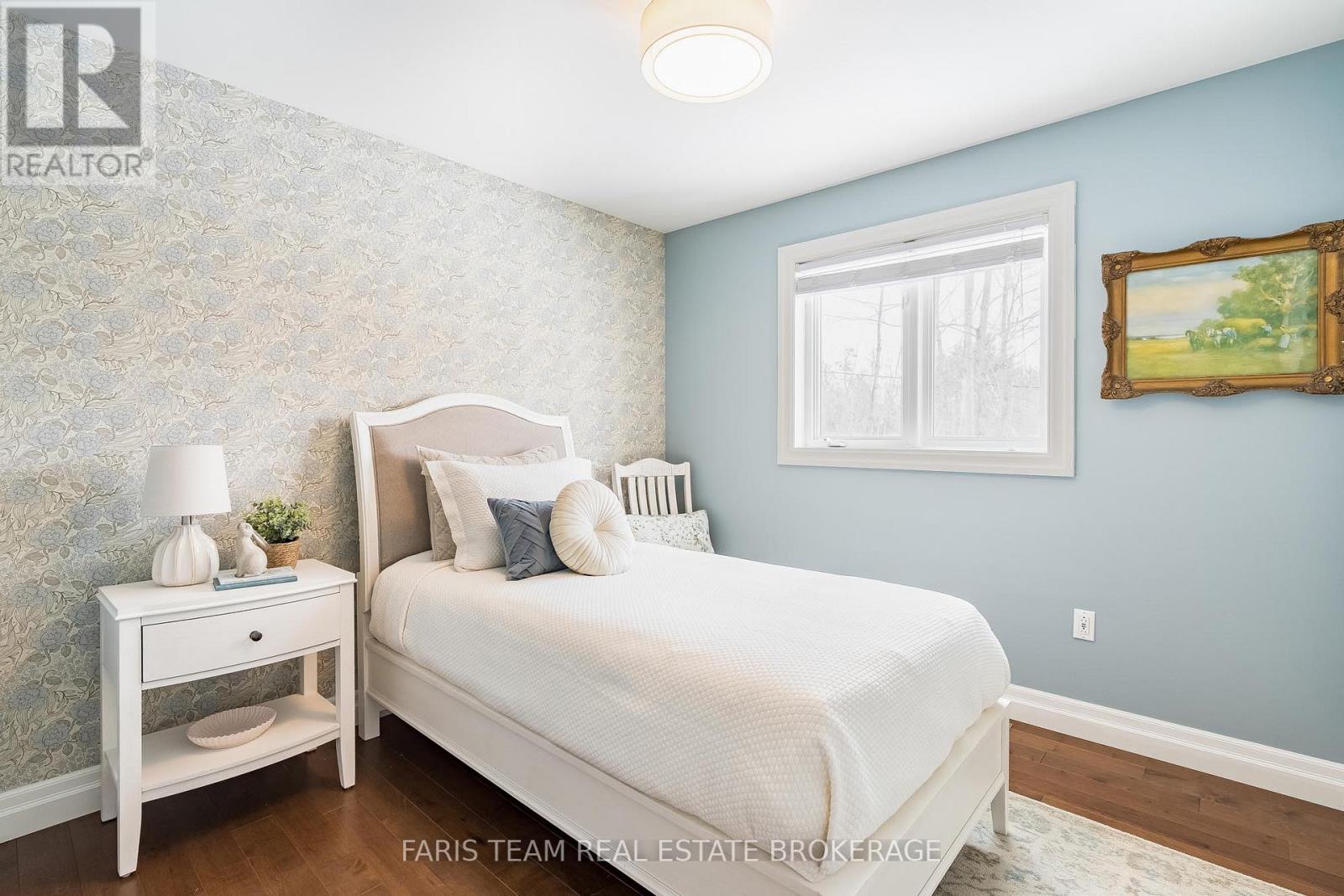 1 PINEVIEW DRIVE - 22
