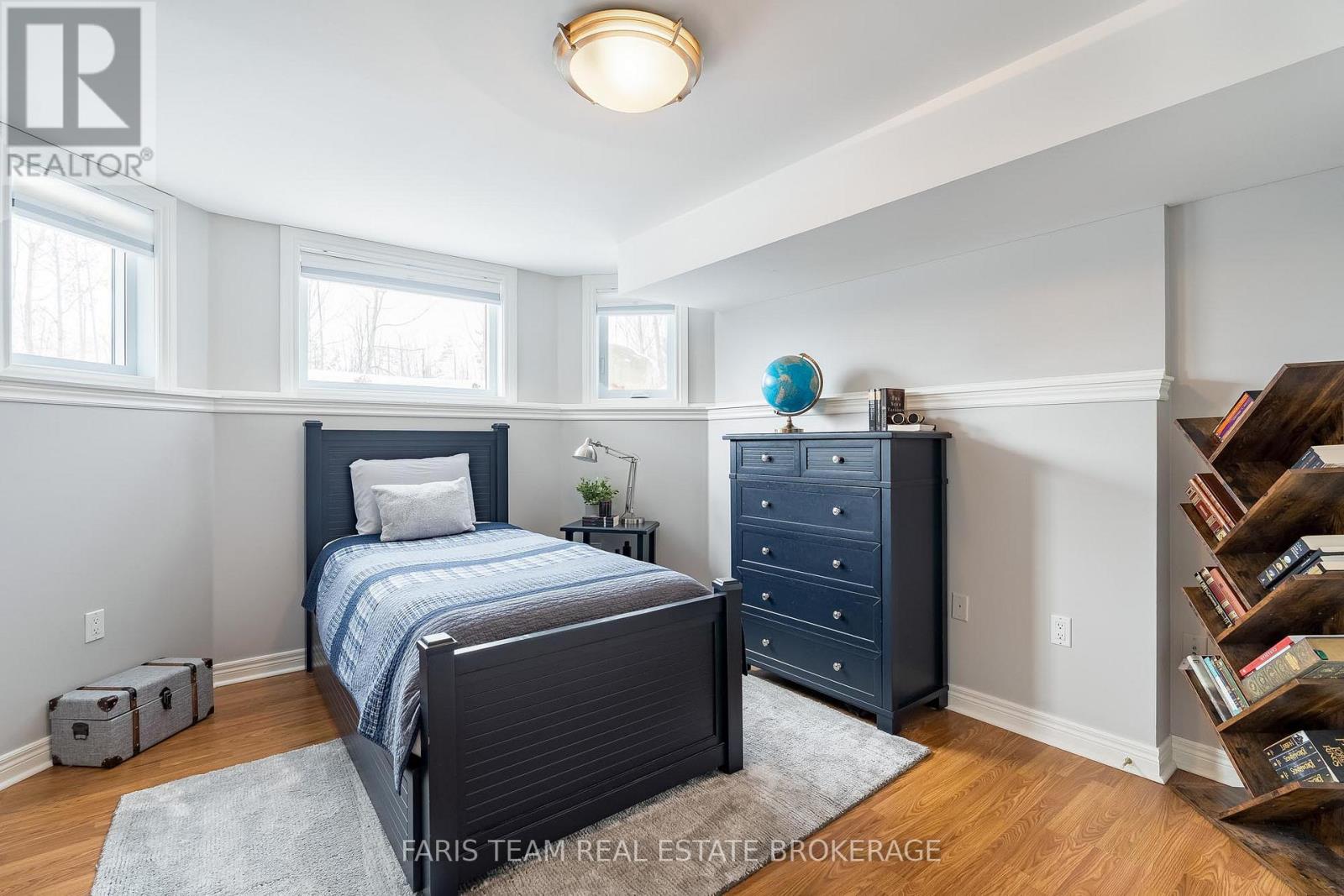 1 PINEVIEW DRIVE - 33
