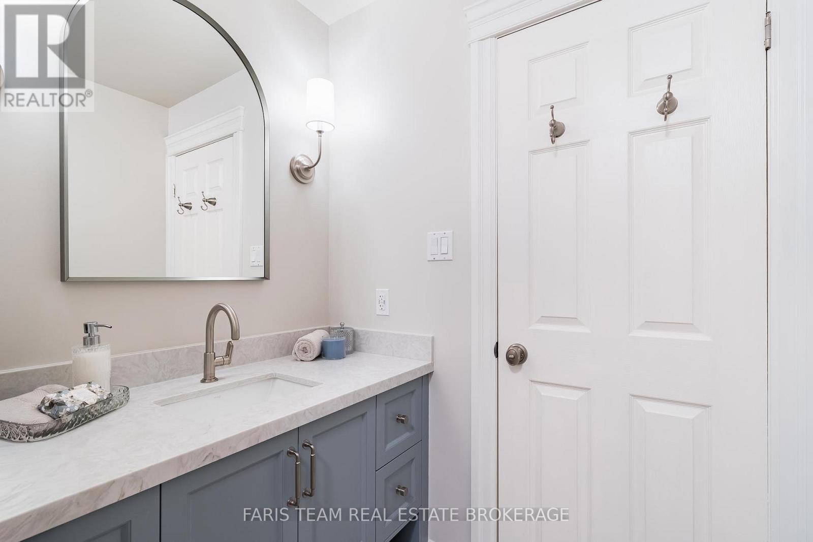 1 PINEVIEW DRIVE - 25
