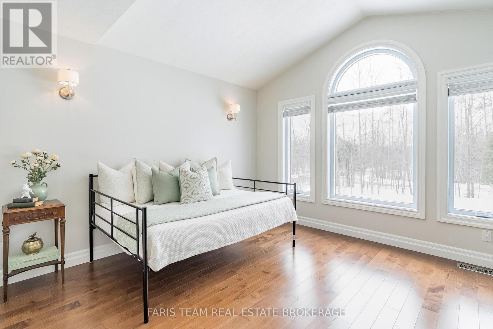 1 PINEVIEW DRIVE - 23