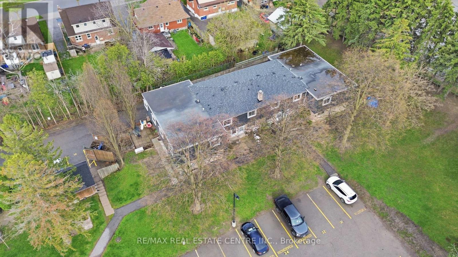 #10 76 BORDEN PARKWAY - 28