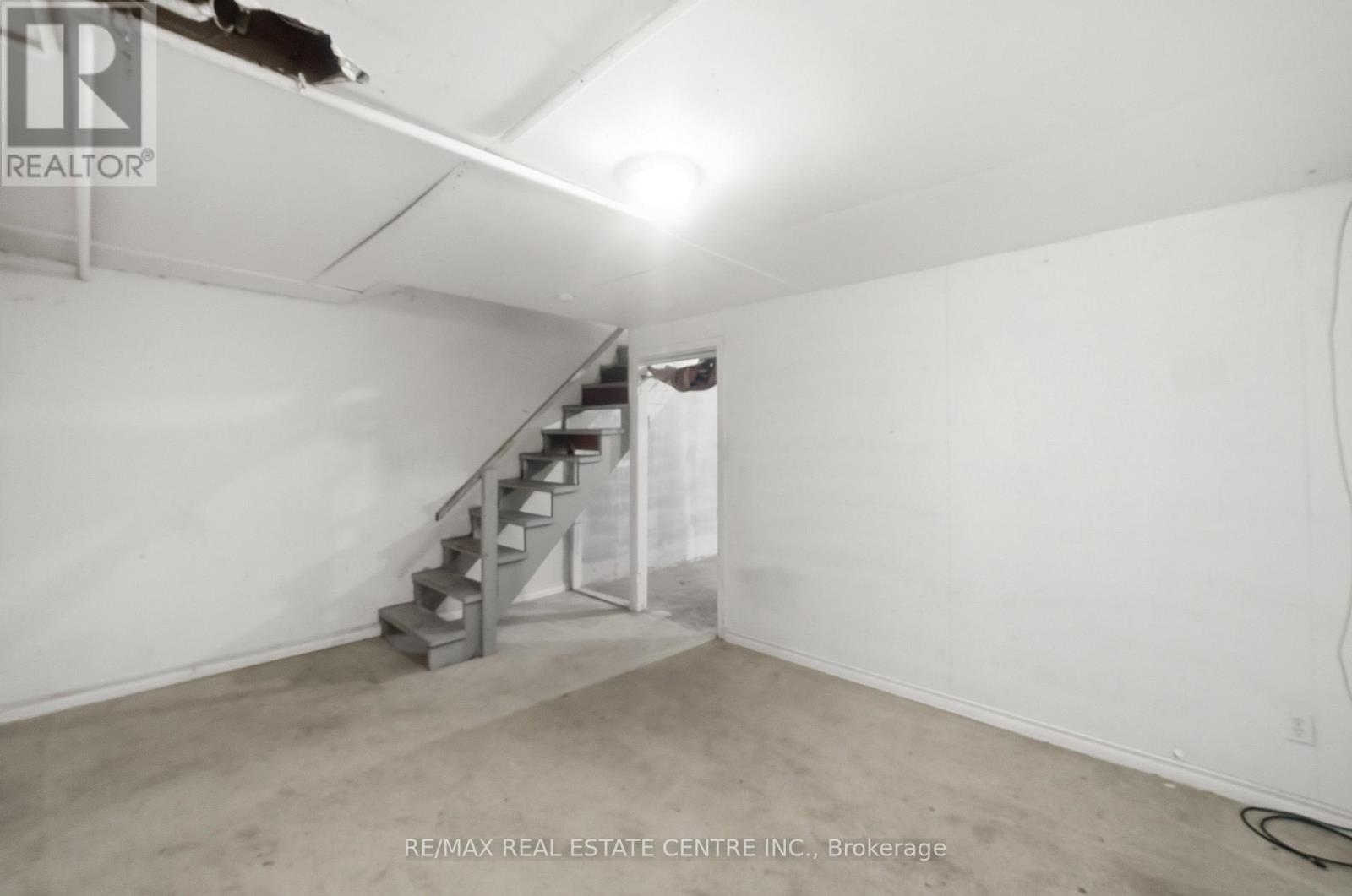 #10 76 BORDEN PARKWAY - 22
