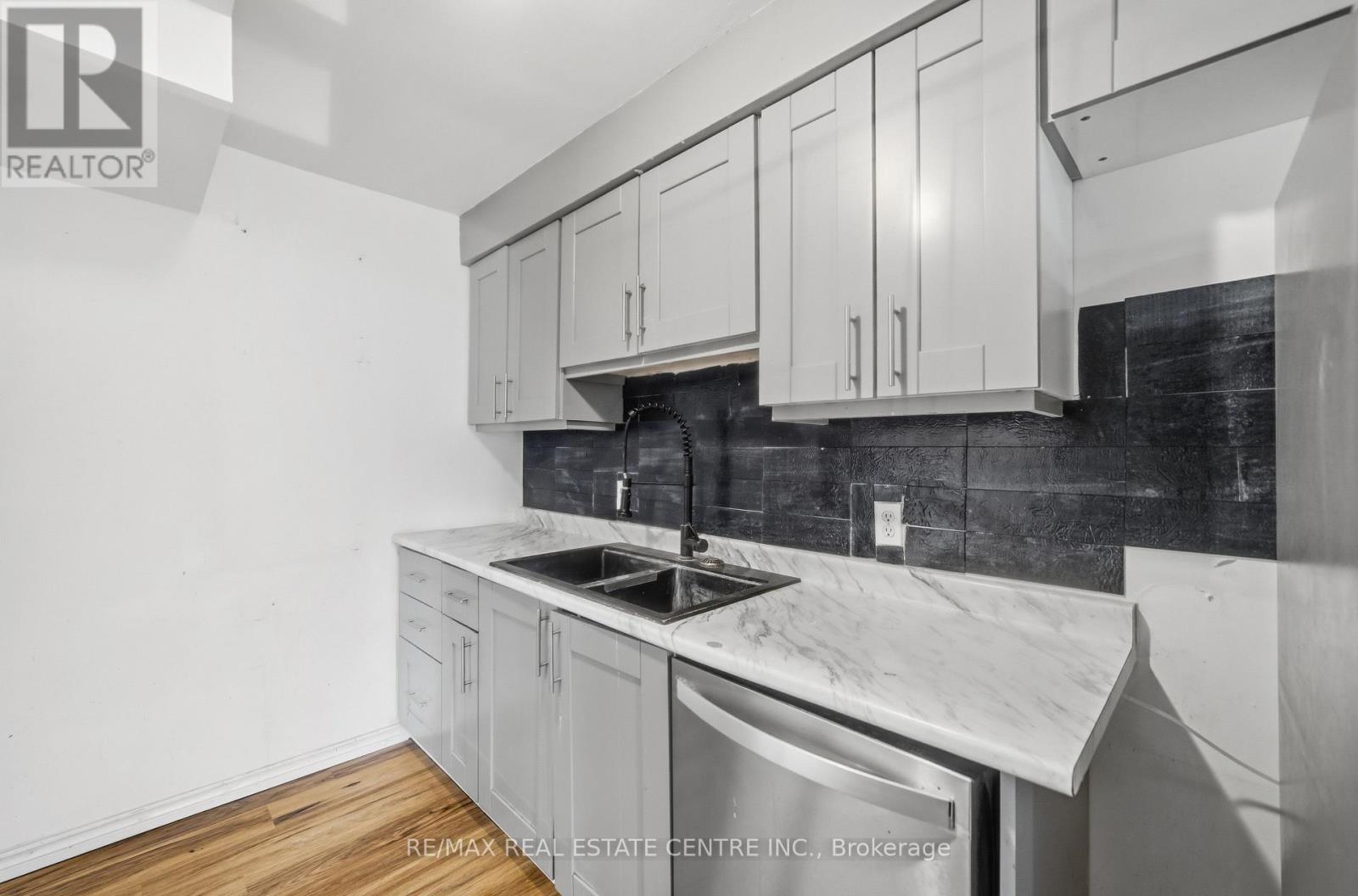 #10 76 BORDEN PARKWAY - 8