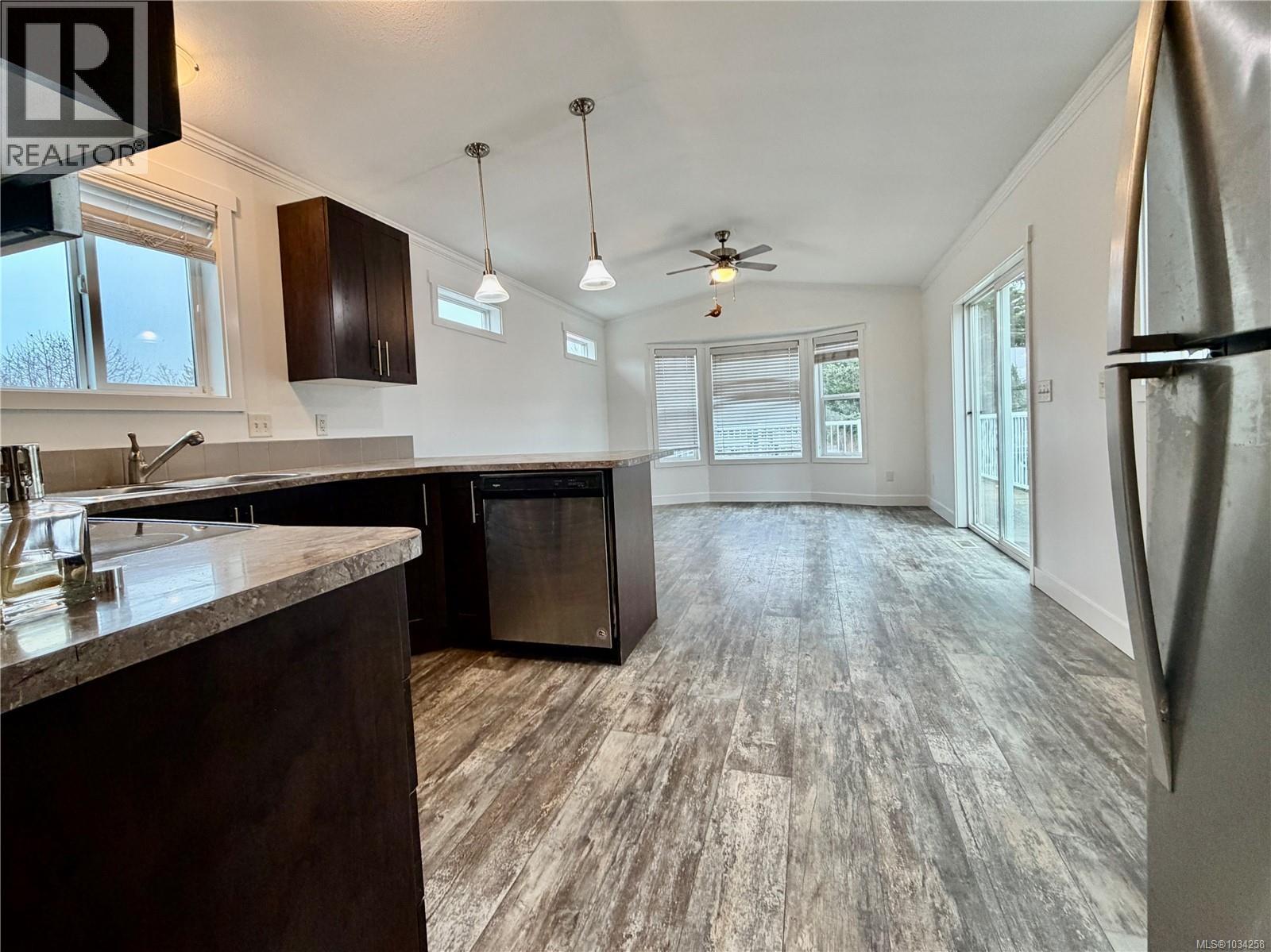 1322 Birchwood Rd, Ladysmith