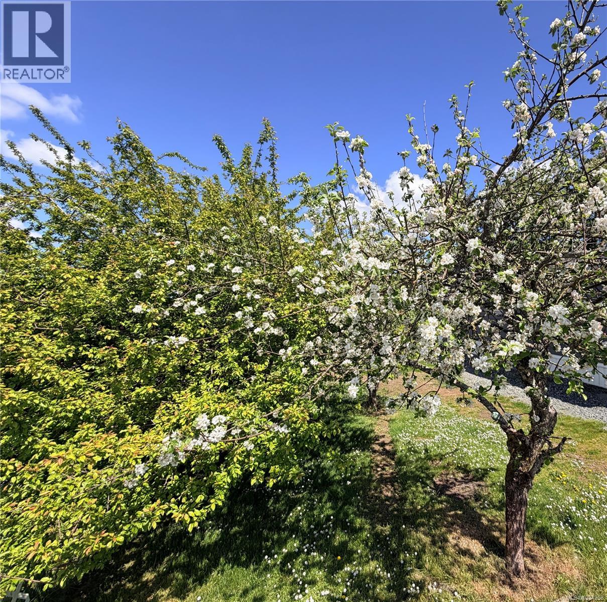 1322 Birchwood Rd, Ladysmith