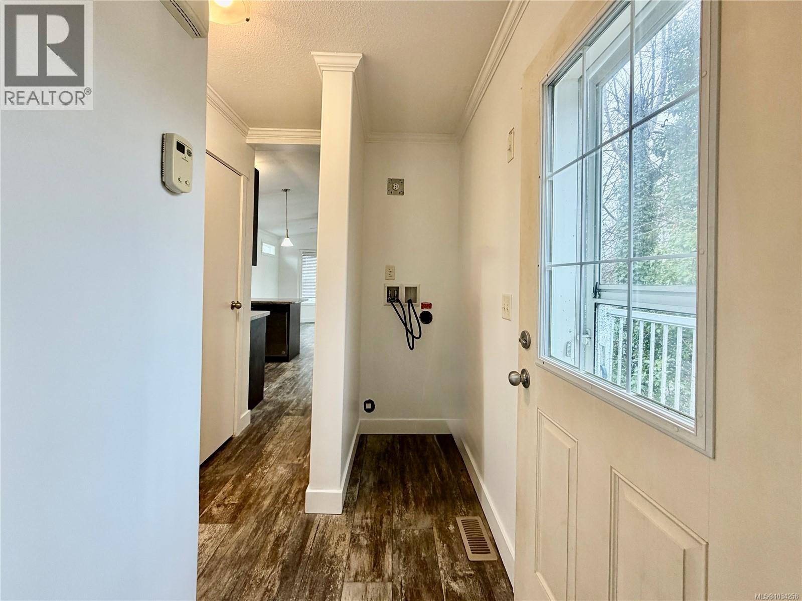 1322 Birchwood Rd, Ladysmith