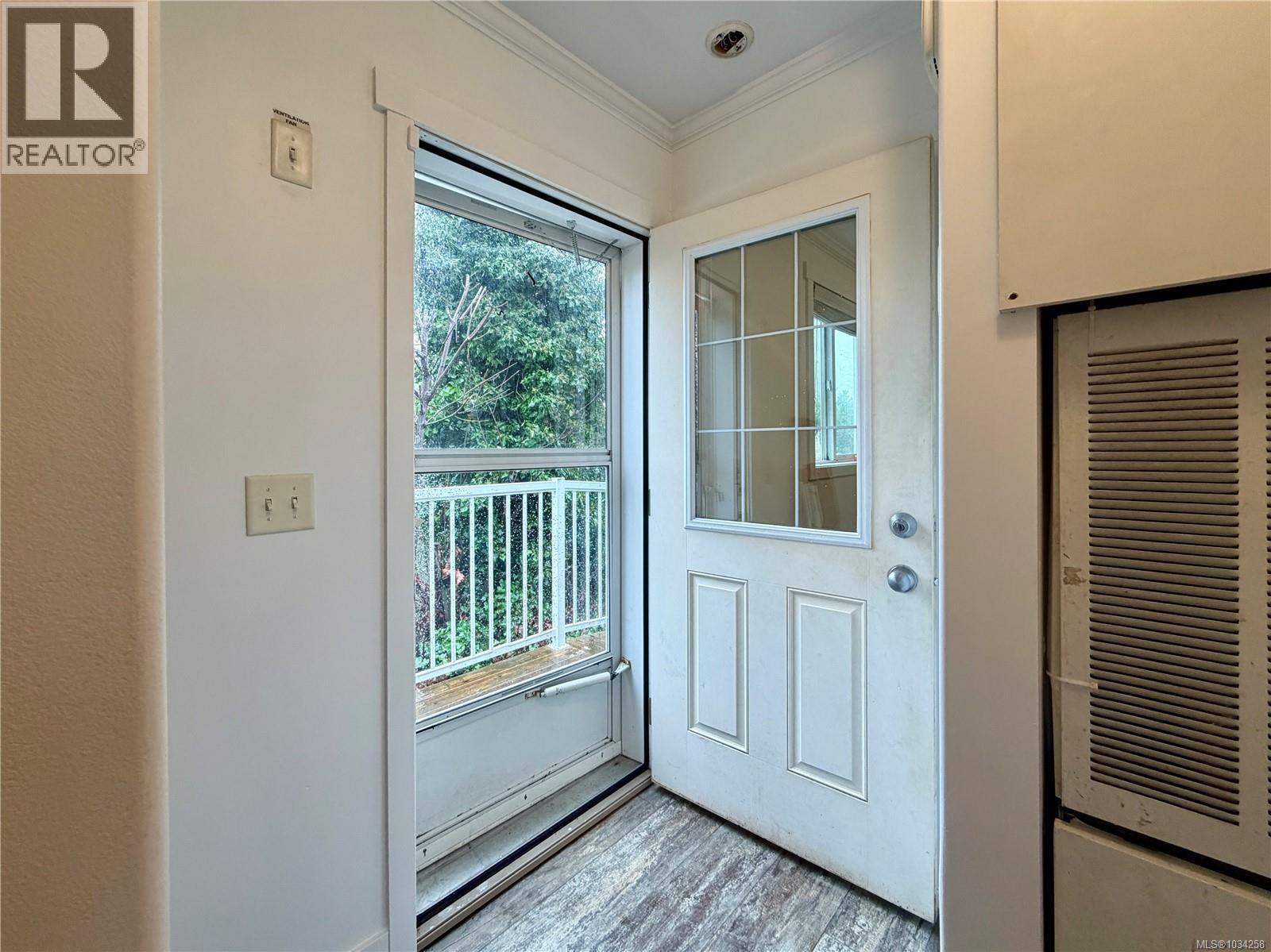 1322 Birchwood Rd, Ladysmith